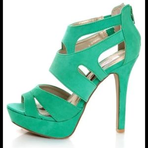 BNWOT QUPID GAZE 329 SEA GREEN SUEDE HEELS